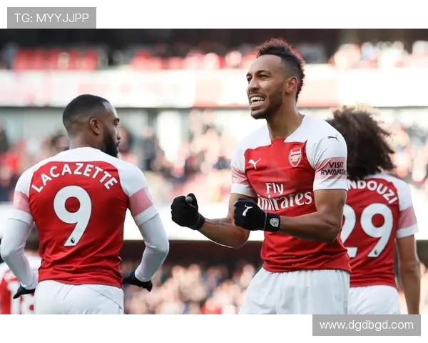 奥巴梅扬神锋归来狂轰四球率队大胜九战斩八球两助攻展核心风采